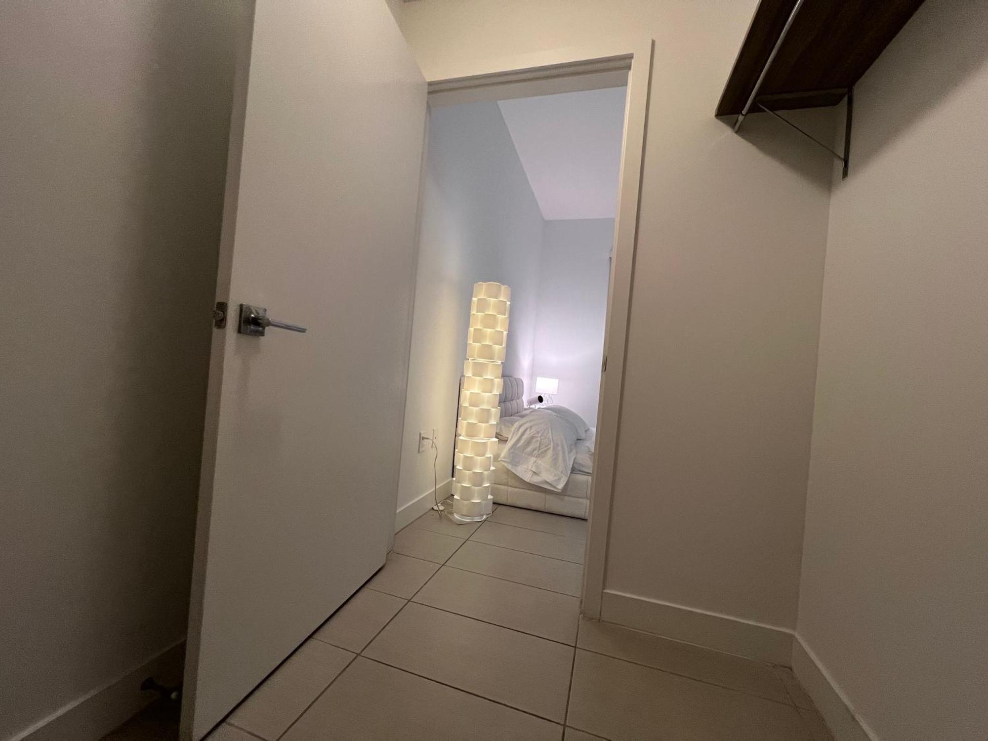 Homestay Master Bed In Calle Ocho