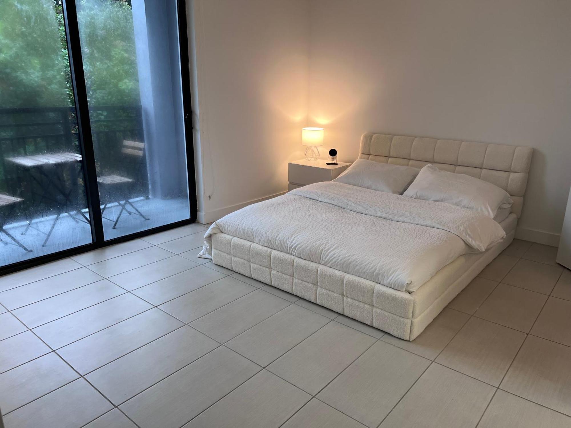 Homestay Master Bed In Calle Ocho Miami