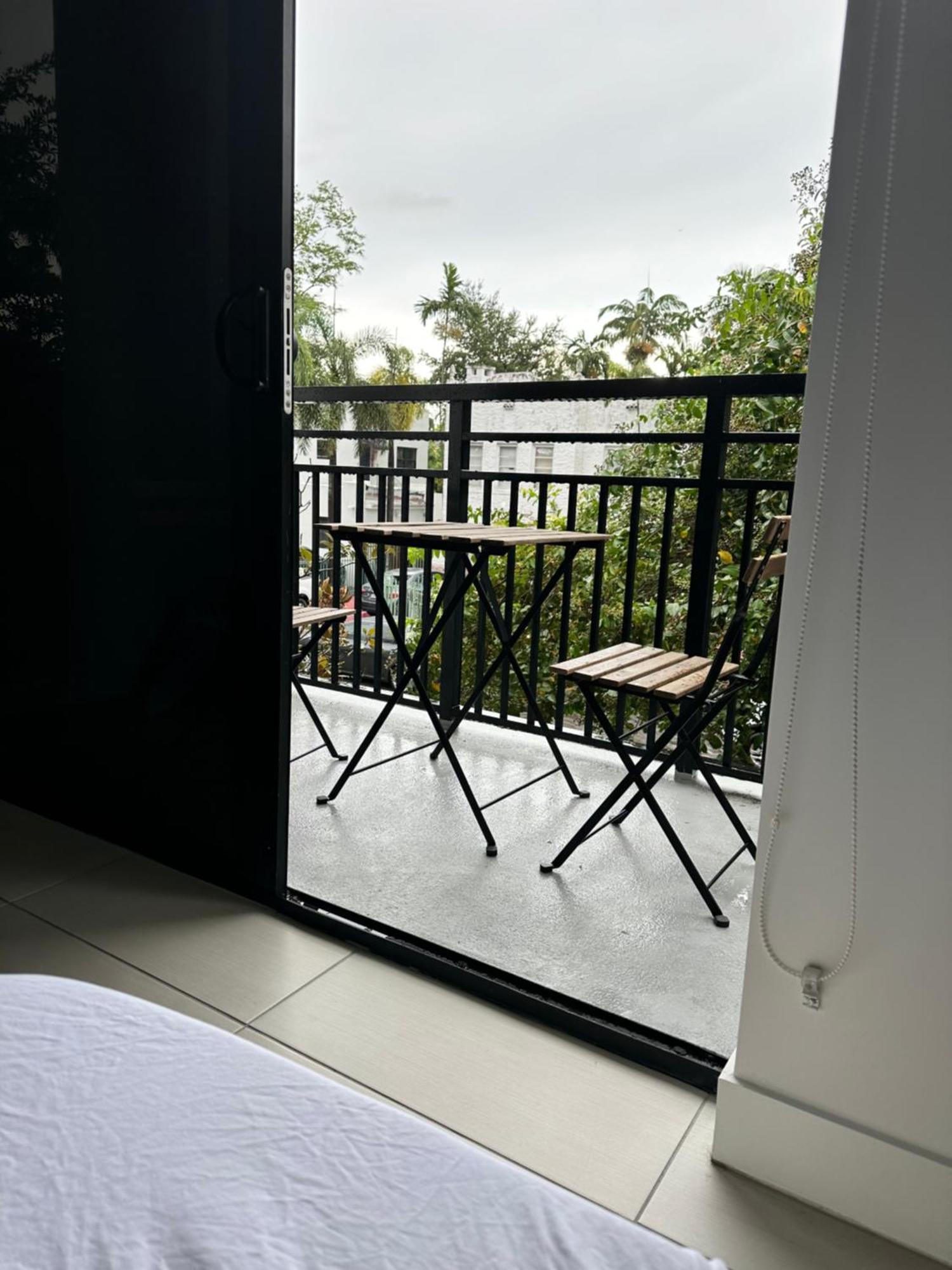 Homestay Master Bed In Calle Ocho