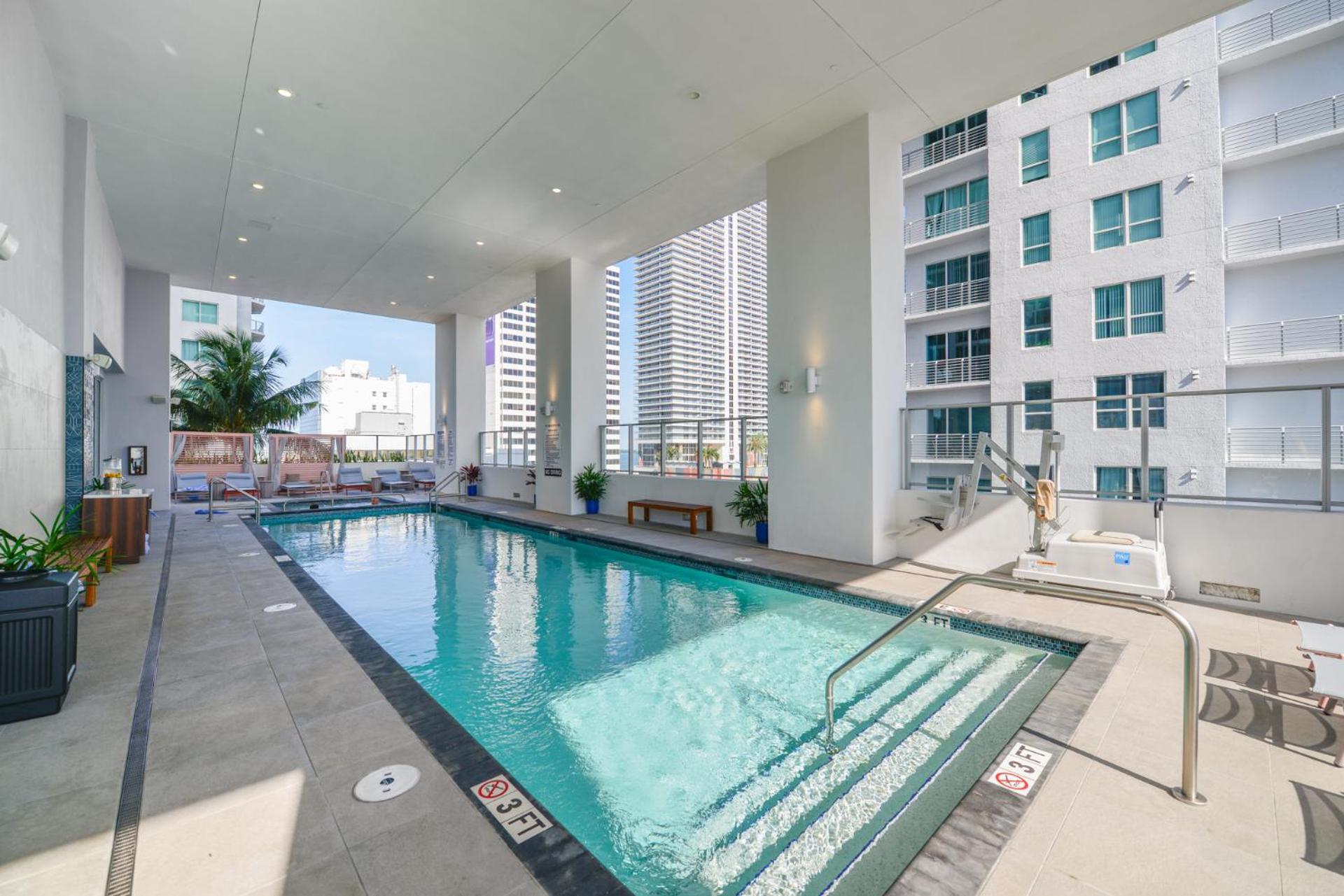 Luxury Living In The Heart Of Downtown Apartment *
