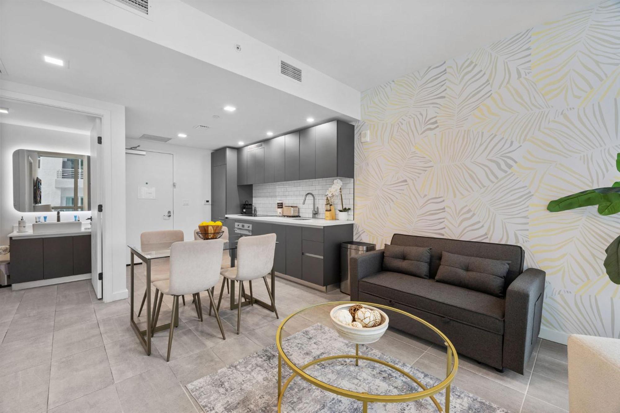 Luxury Living In The Heart Of Downtown Apartment *