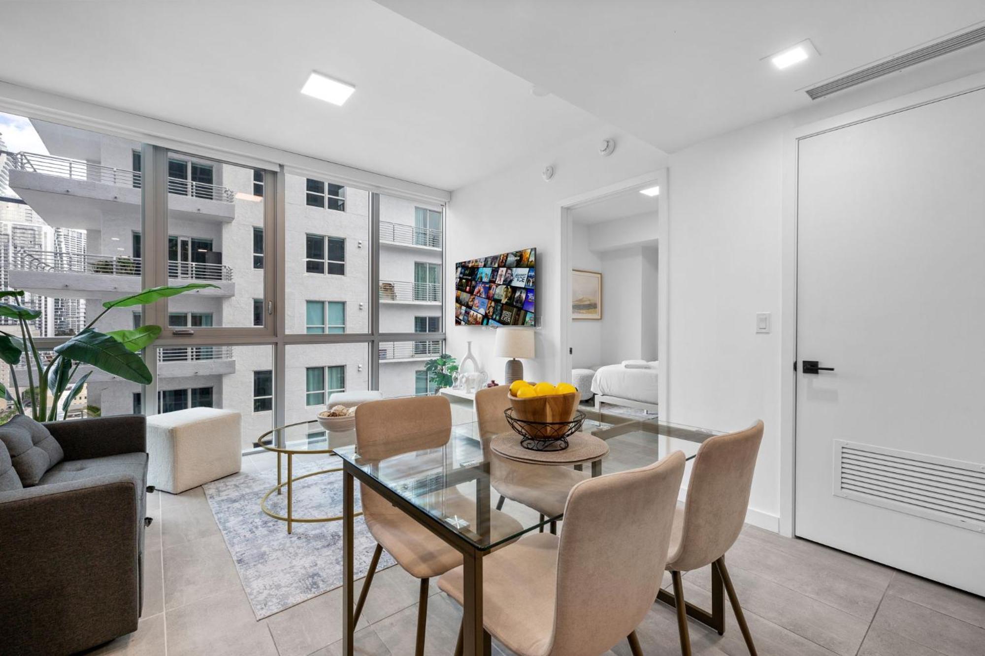 Luxury Living In The Heart Of Downtown * Miami