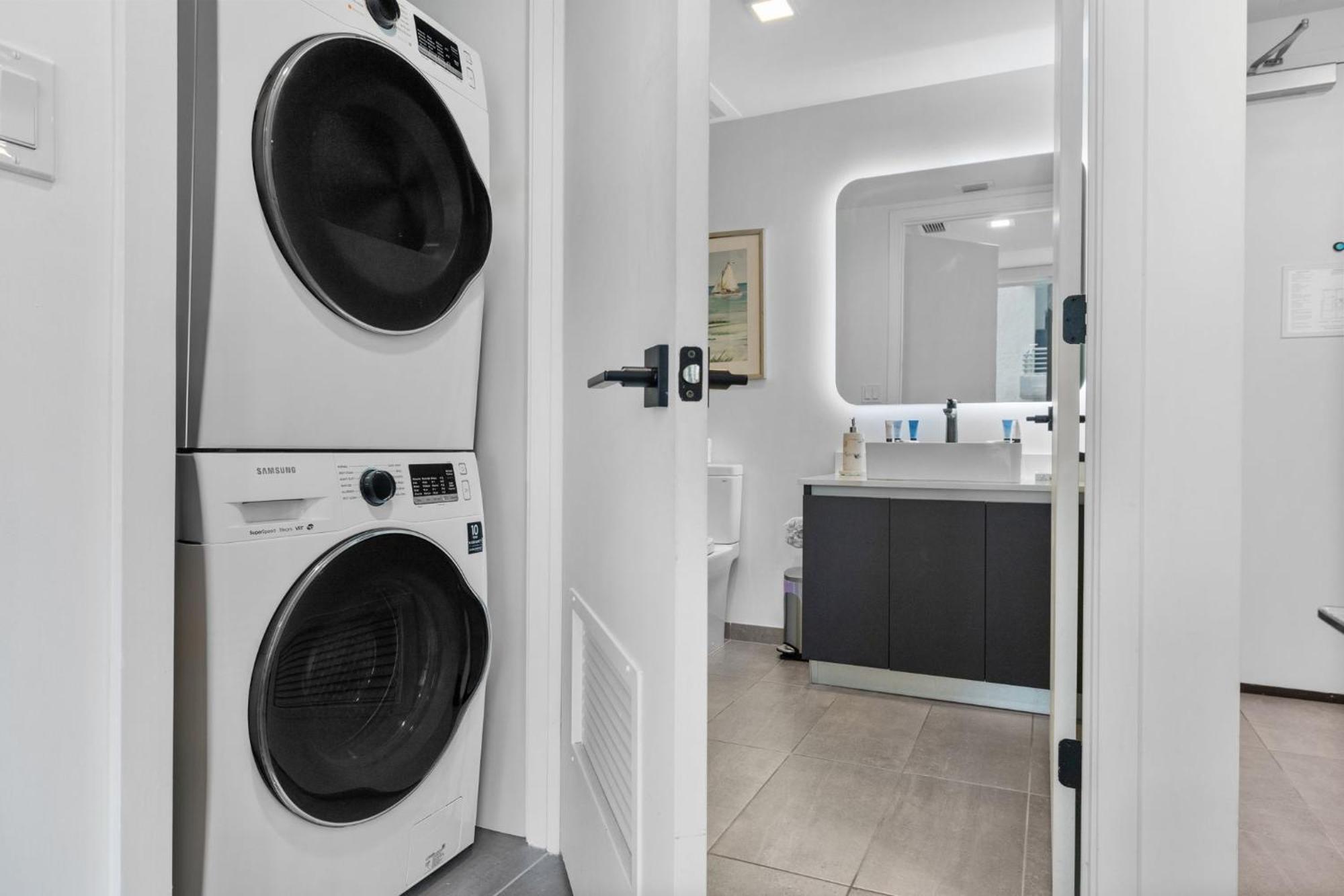 Luxury Living In The Heart Of Downtown Apartment
