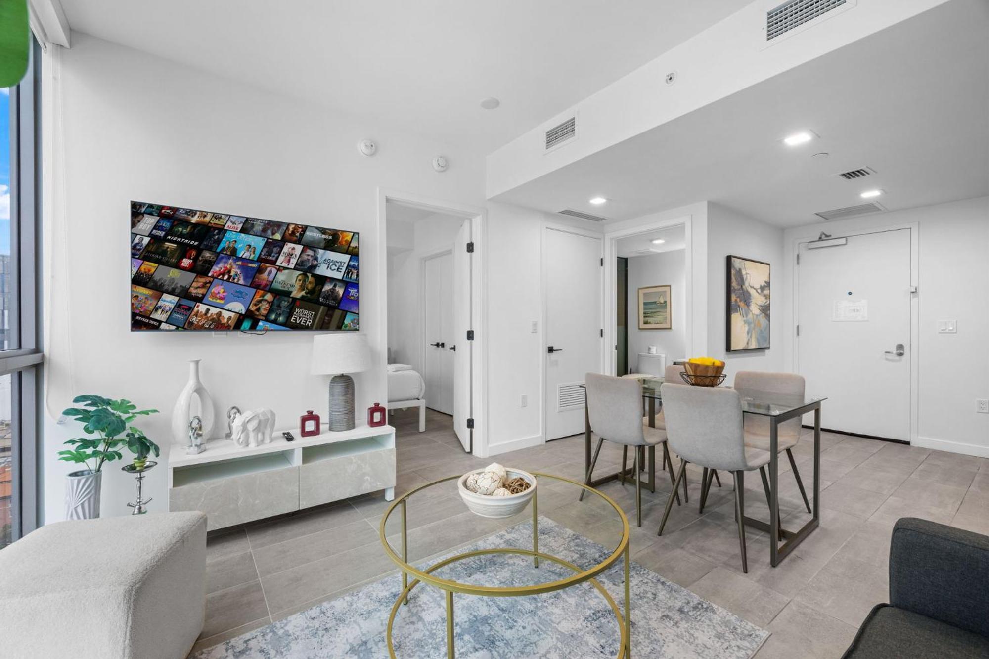 Luxury Living In The Heart Of Downtown Apartment *