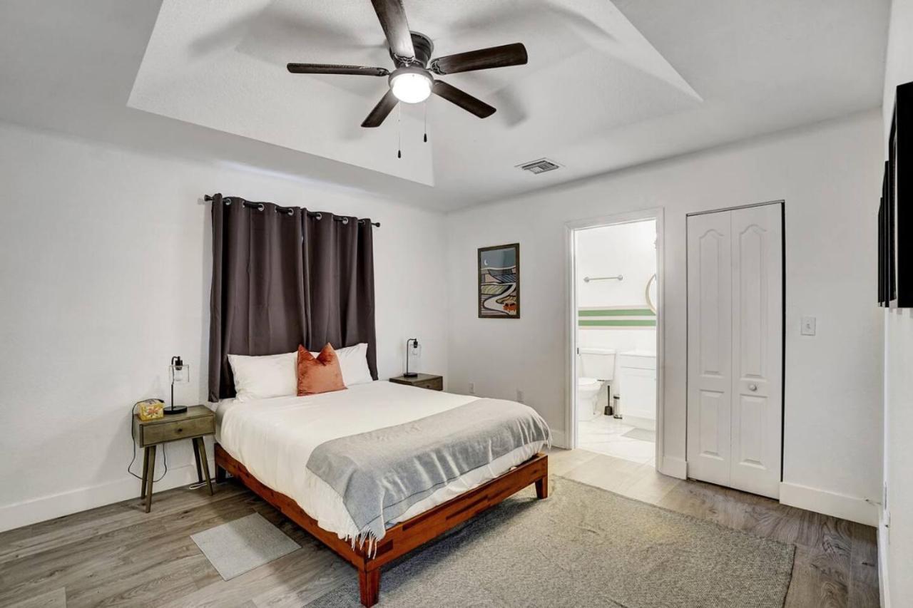 8br-4ba Spacious House, Sleeps 20, Pool, Fenced Yd *