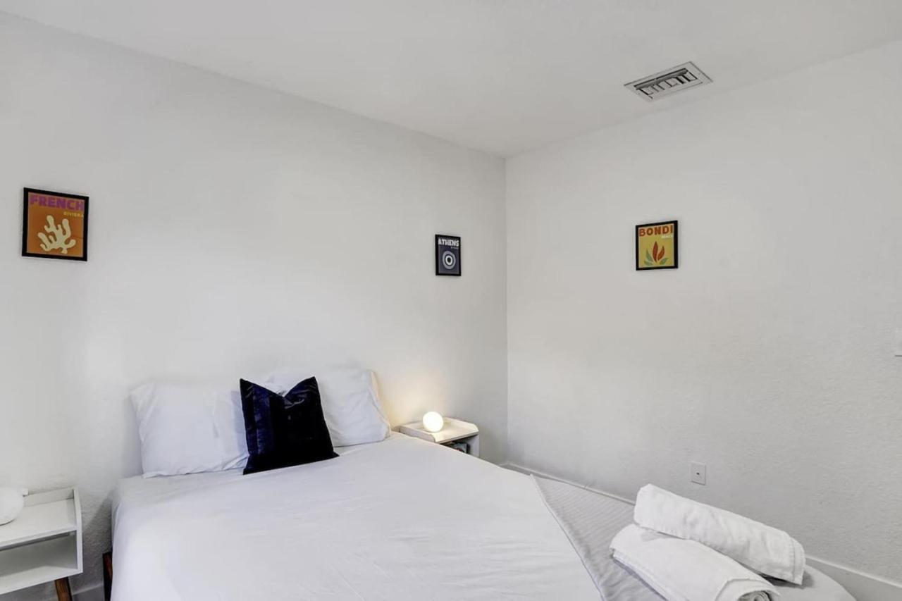 8br-4ba Spacious House, Sleeps 20, Pool, Fenced Yd *