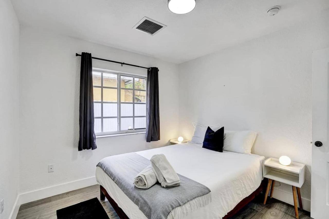 8br-4ba Spacious House, Sleeps 20, Pool, Fenced Yd Miami