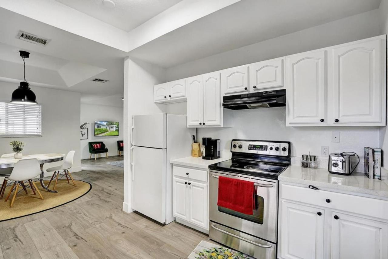 8br-4ba Spacious House, Sleeps 20, Pool, Fenced Yd Miami