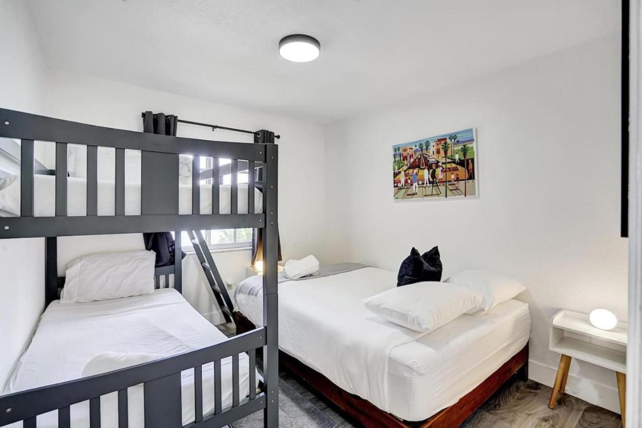 8br-4ba Spacious House, Sleeps 20, Pool, Fenced Yd * Miami