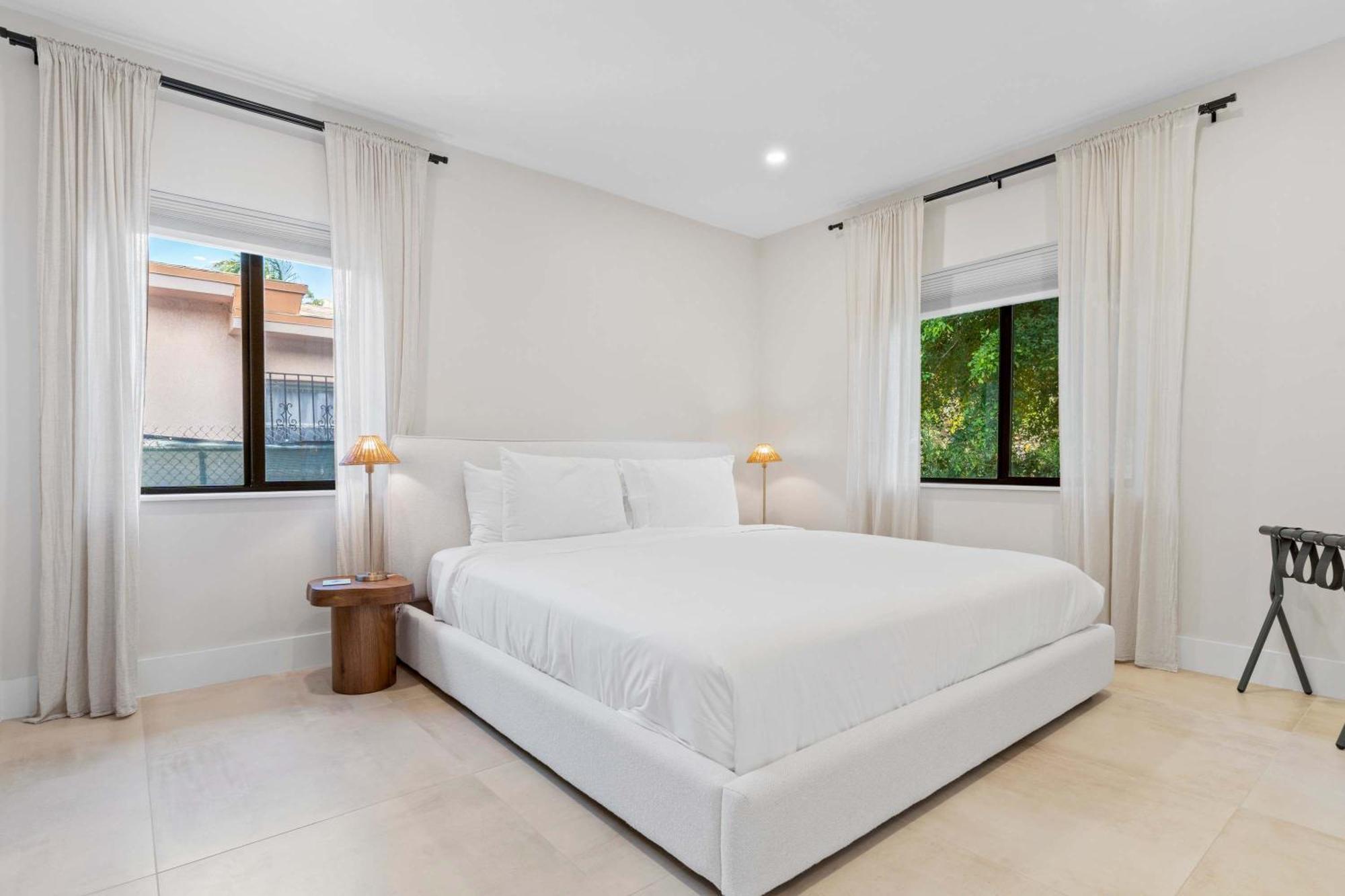 Casa Siesta- Hot Tub Gym And Modern Design Holiday home Miami