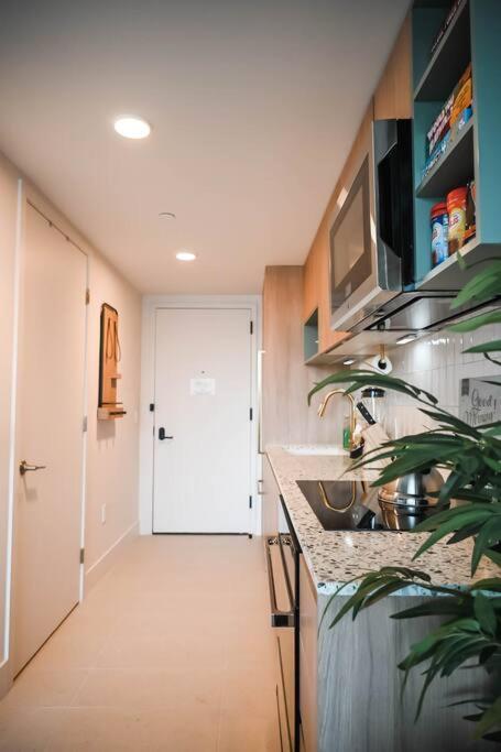 Magic Miami Amazing Balcony Ocean & City, View Pool,Spa Resort,Heart Of Downtown,Wow! Apartment *
