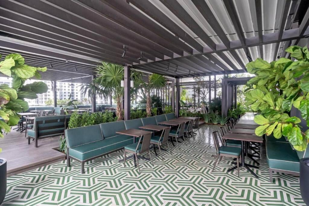 Magic Miami Amazing Balcony Ocean & City, View Pool,Spa Resort,Heart Of Downtown,Wow! Apartment *