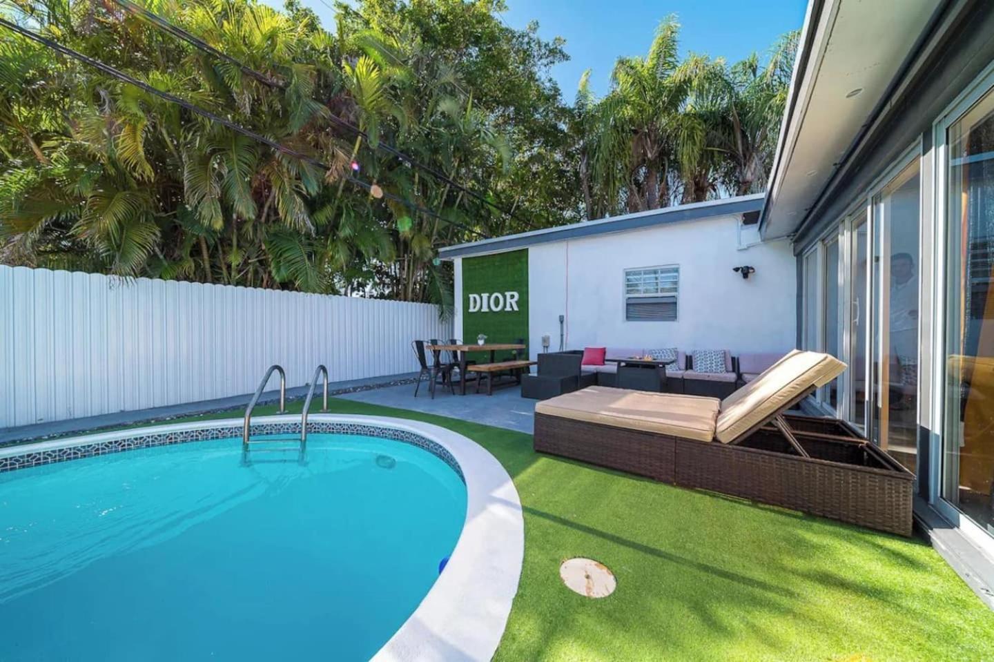 Spacious With Heated Pool *