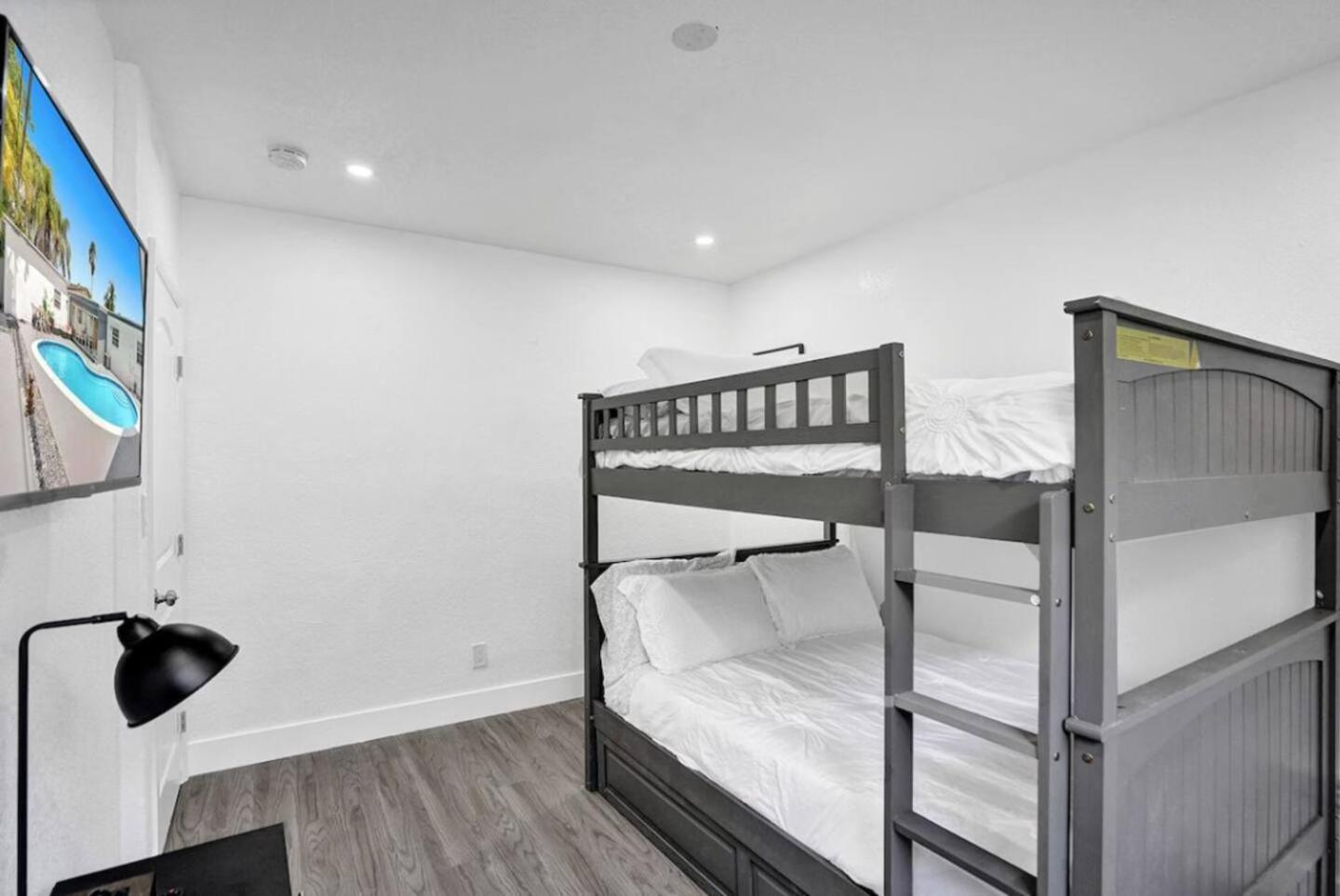 Spacious With Heated Pool Holiday home