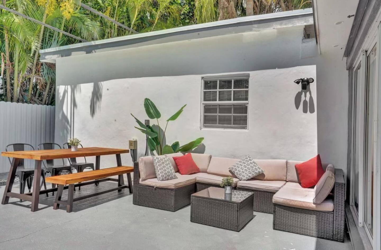 Spacious With Heated Pool Holiday home Miami