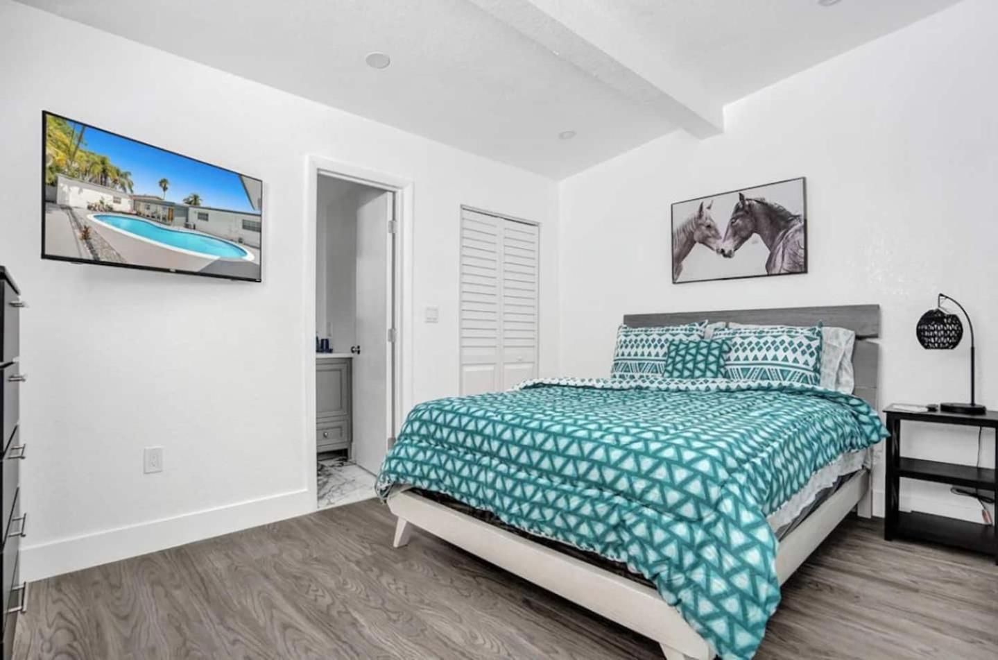 Spacious With Heated Pool *