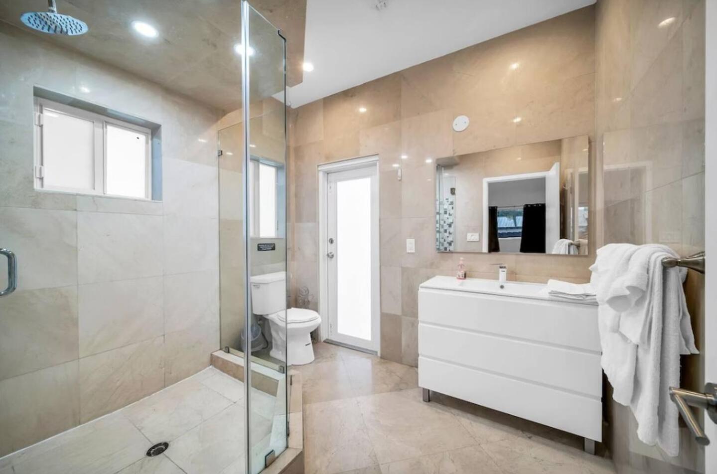 Elegant With Heated Pool * Miami