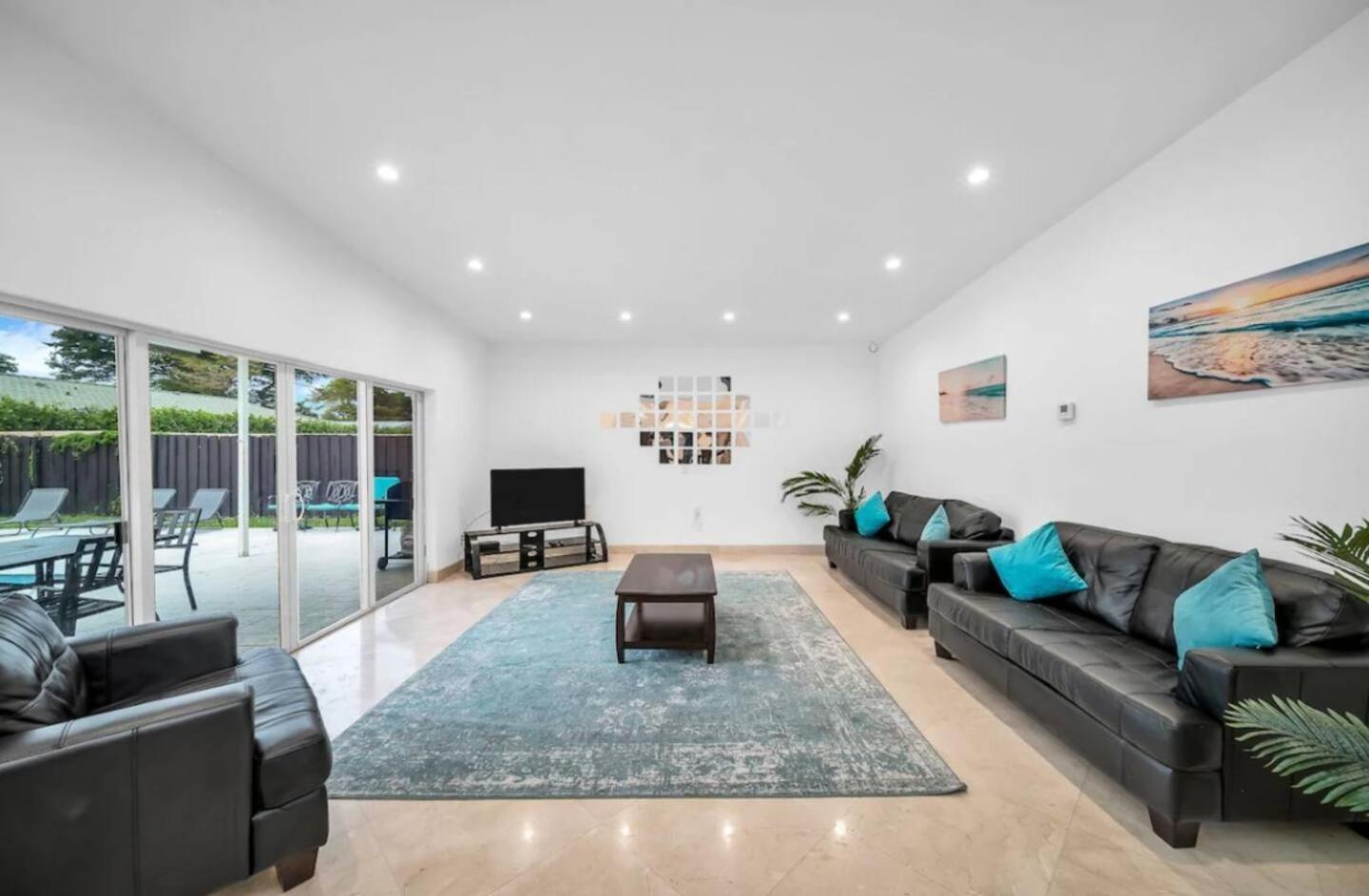 Holiday home Elegant With Heated Pool *