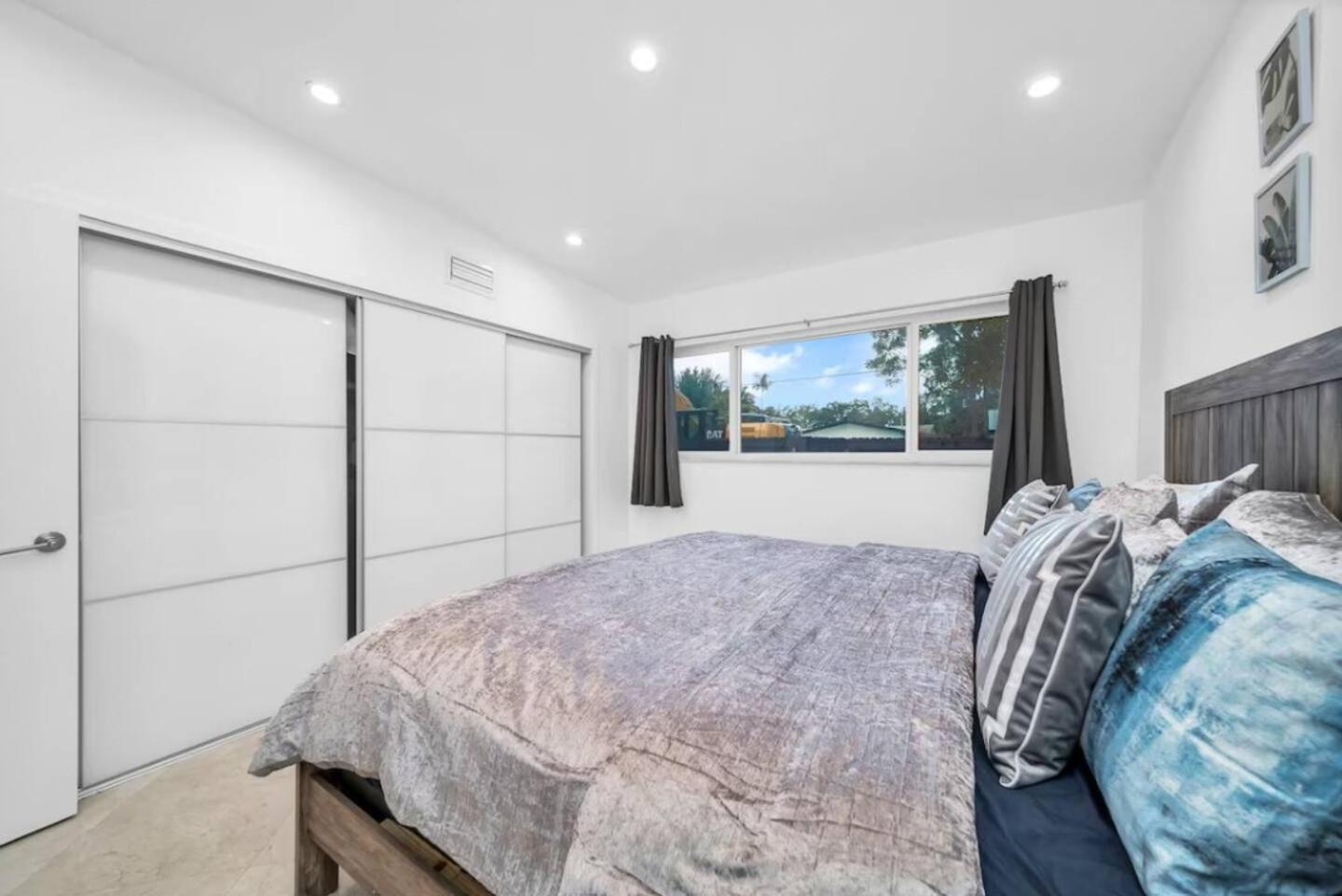 Elegant With Heated Pool Holiday home
