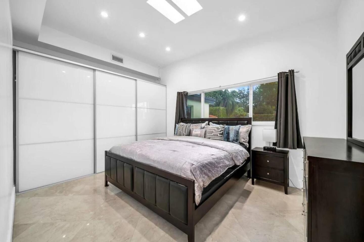 Elegant With Heated Pool Miami