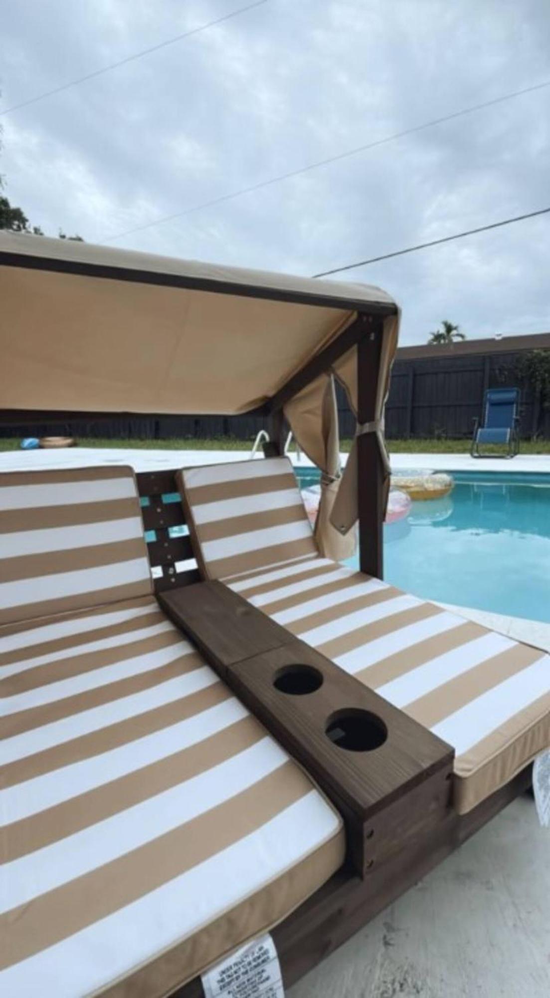 Elegant With Heated Pool Holiday home *