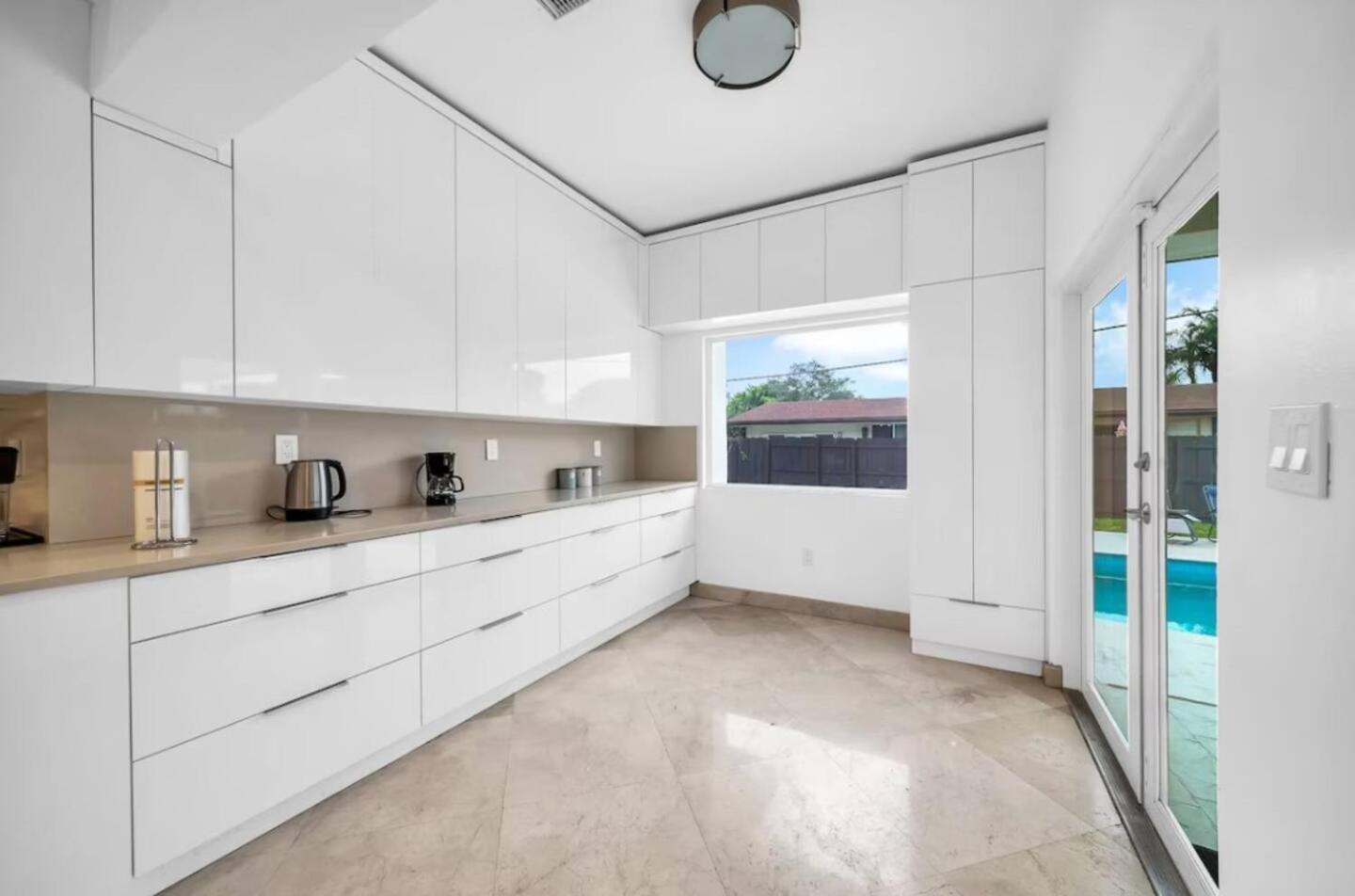 Holiday home Elegant With Heated Pool *