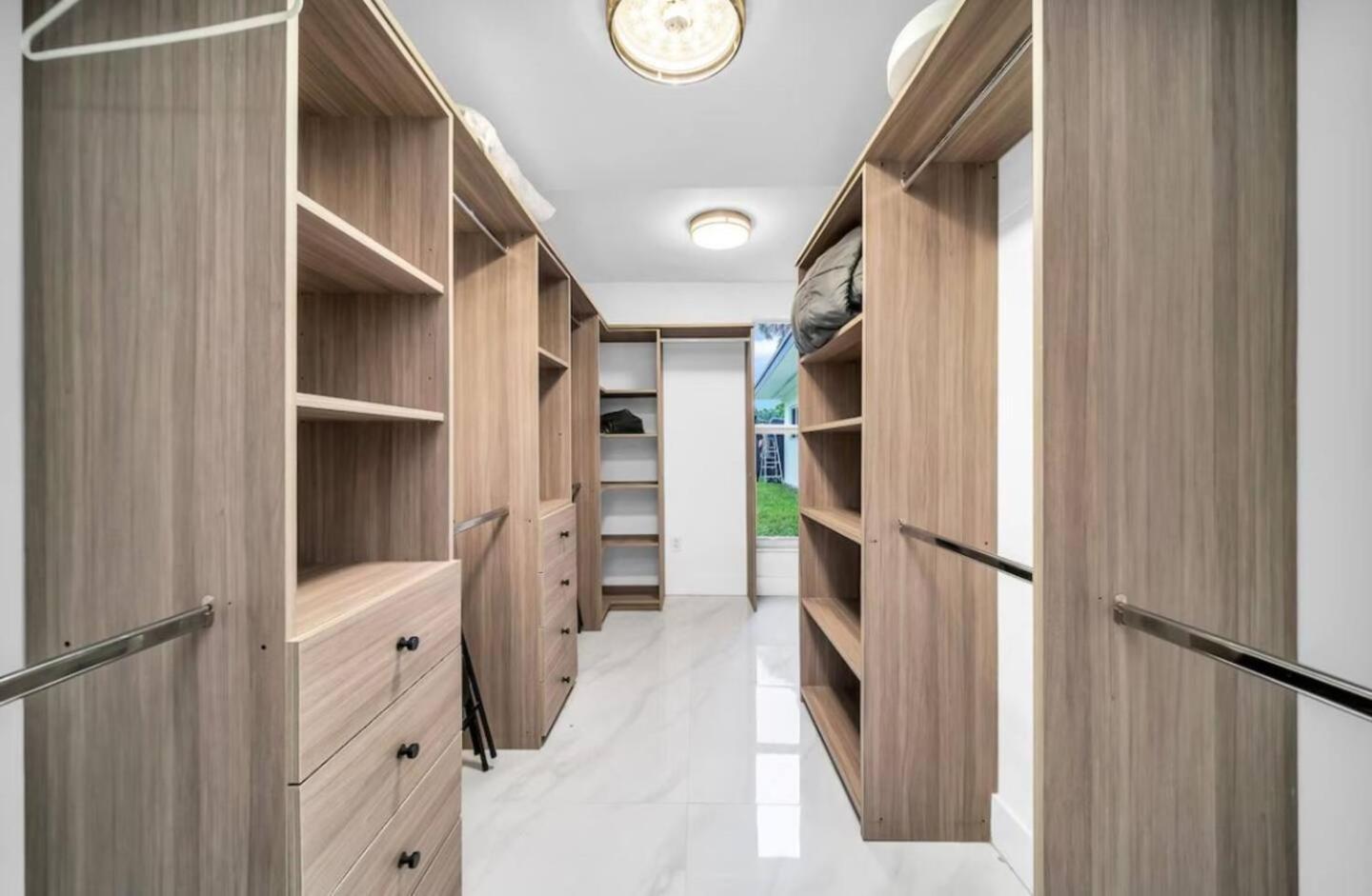 Elegant With Heated Pool *