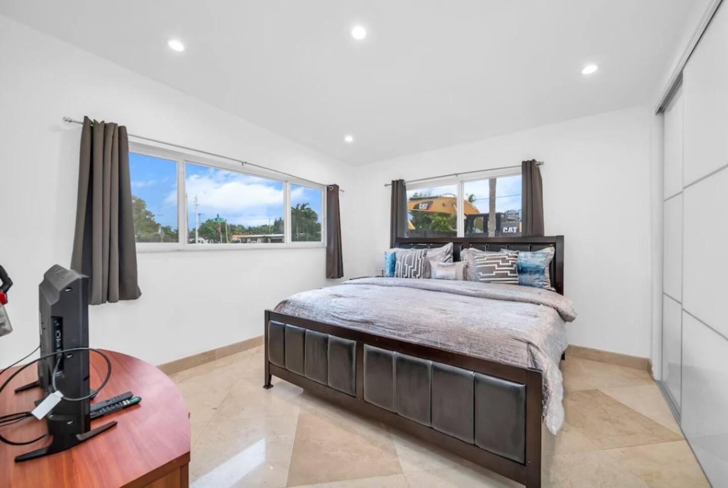 Elegant With Heated Pool Miami