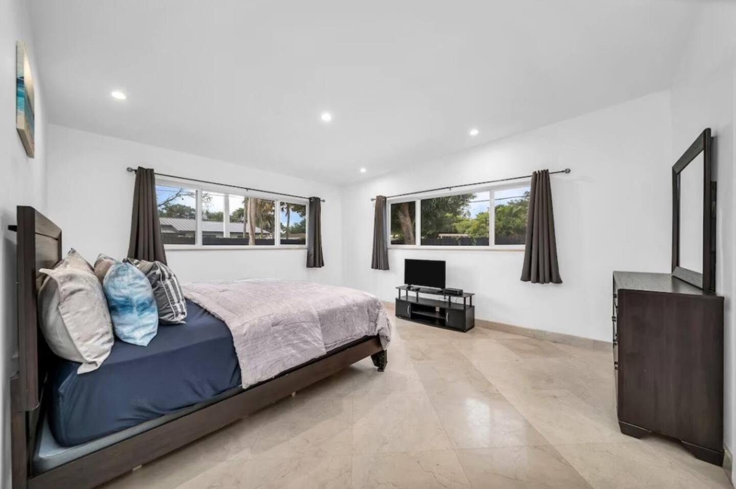 Elegant With Heated Pool *