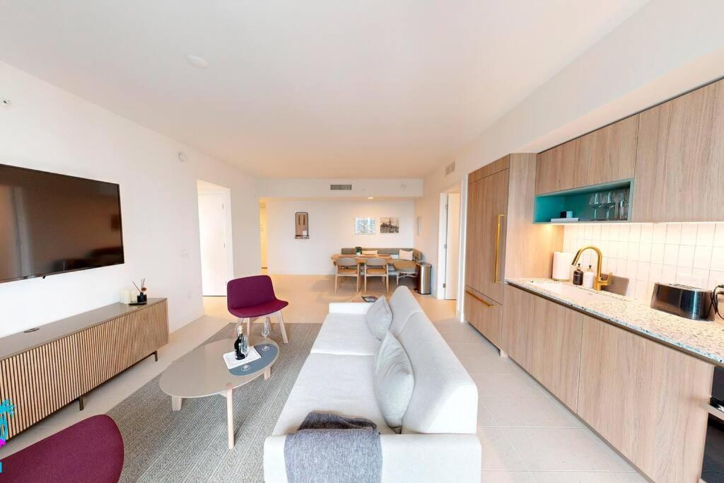 Apartment Stunning 2 Bed 2 Bath W Balcony & Incredible Views Miami