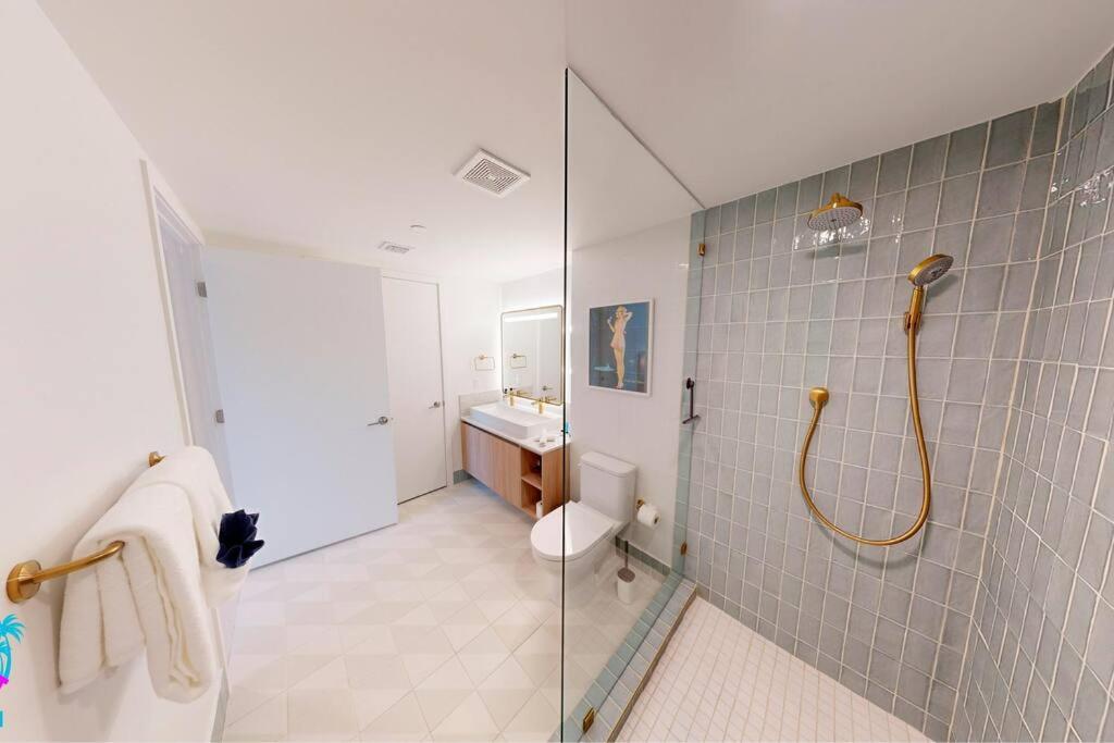 Apartment Stunning 2 Bed 2 Bath W Balcony & Incredible Views
