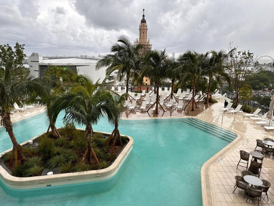 Stunning 2 Bed 2 Bath W Balcony & Incredible Views Apartment Miami