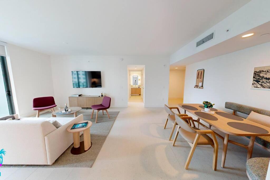 Apartment Stunning 2 Bed 2 Bath W Balcony & Incredible Views Miami