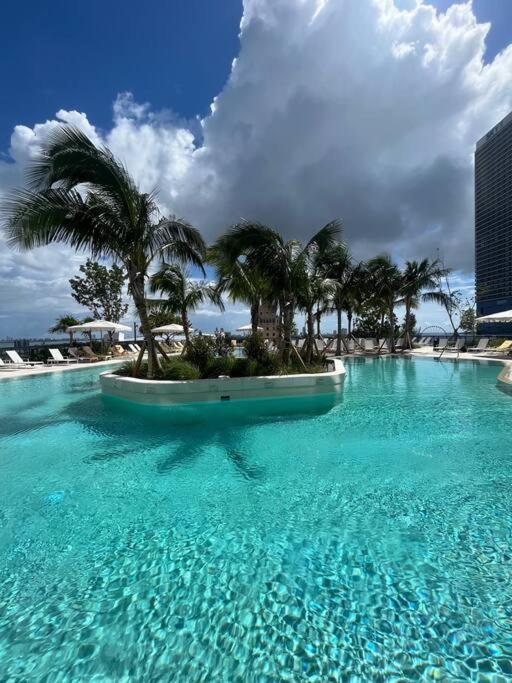 Apartment Stunning 2 Bed 2 Bath W Balcony & Incredible Views *
