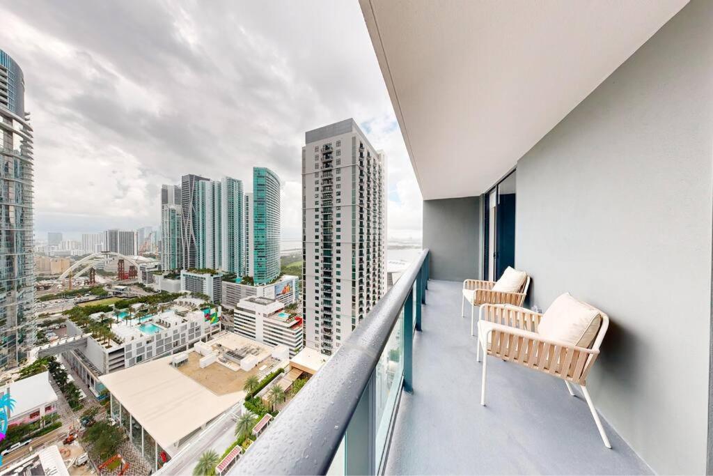Apartment Stunning 2 Bed 2 Bath W Balcony & Incredible Views Miami