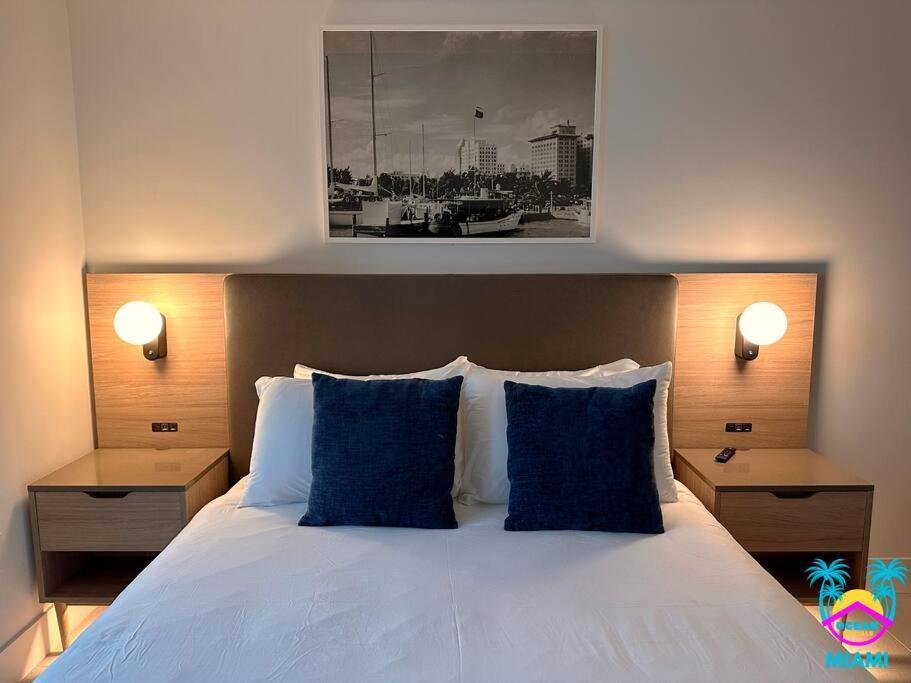 Apartment Stunning 2 Bed 2 Bath W Balcony & Incredible Views *