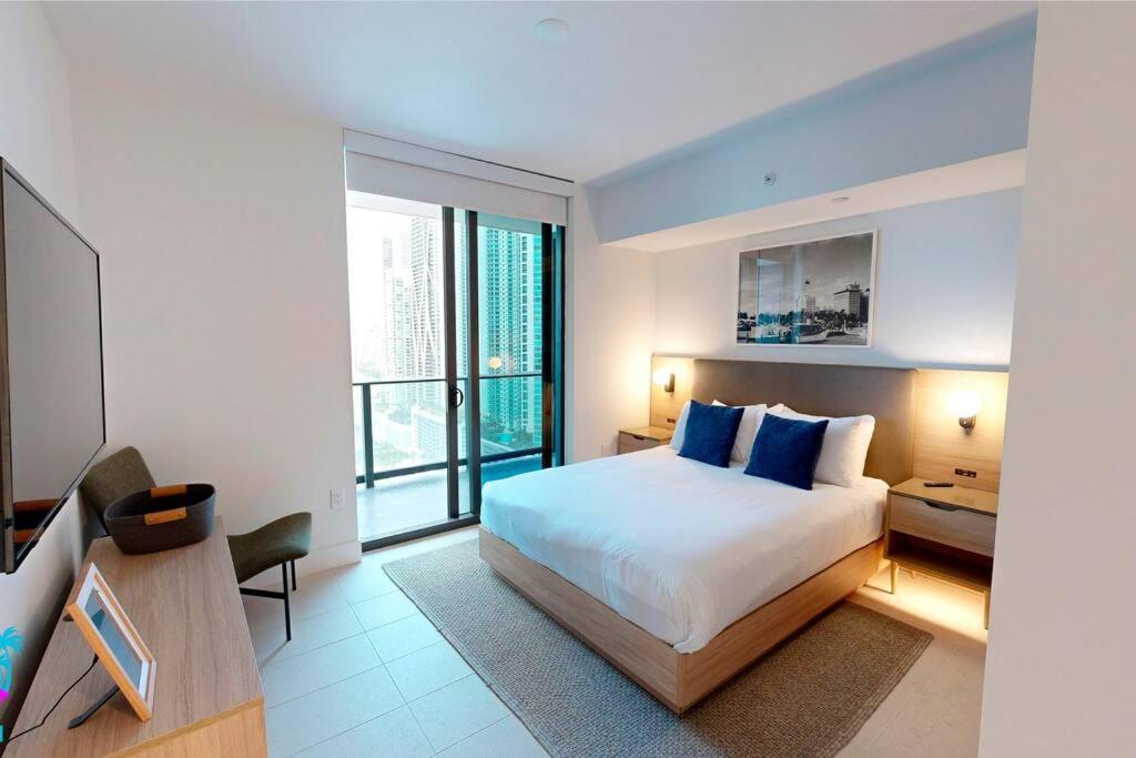 Stunning 2 Bed 2 Bath W Balcony & Incredible Views Miami