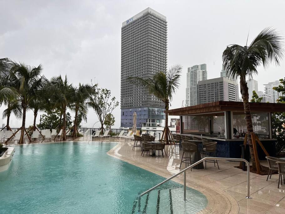 Stunning 2 Bed 2 Bath W Balcony & Incredible Views * Miami