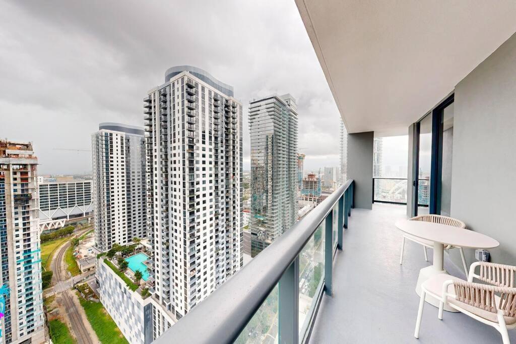 Apartment Stunning 2 Bed 2 Bath W Balcony & Incredible Views Miami