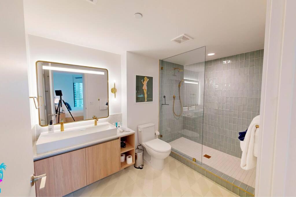 Stunning 2 Bed 2 Bath W Balcony & Incredible Views * Miami