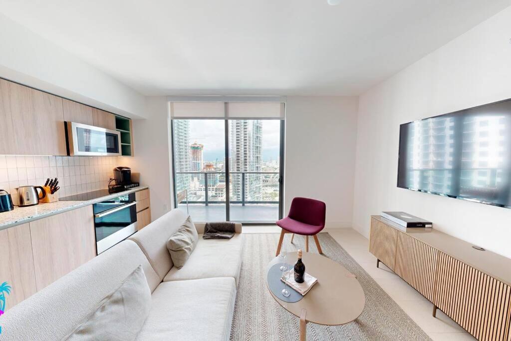 Stunning 2 Bed 2 Bath W Balcony & Incredible Views Apartment Miami