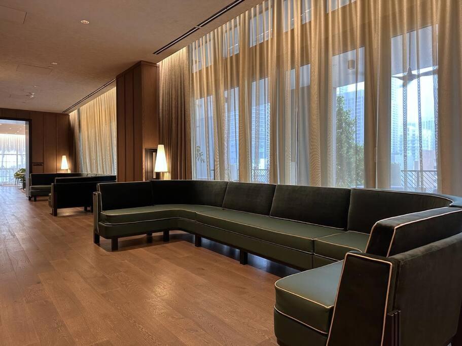 Apartment Stunning 2 Bed 2 Bath W Balcony & Incredible Views Miami