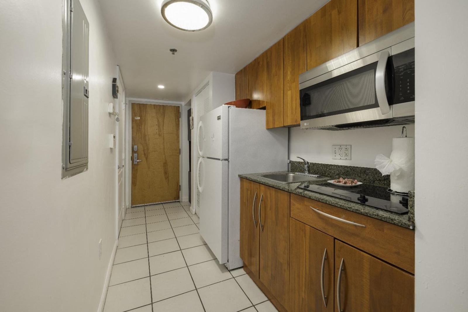 In Brickell With Pool, Gym, Free Parking And Game Apartment Miami