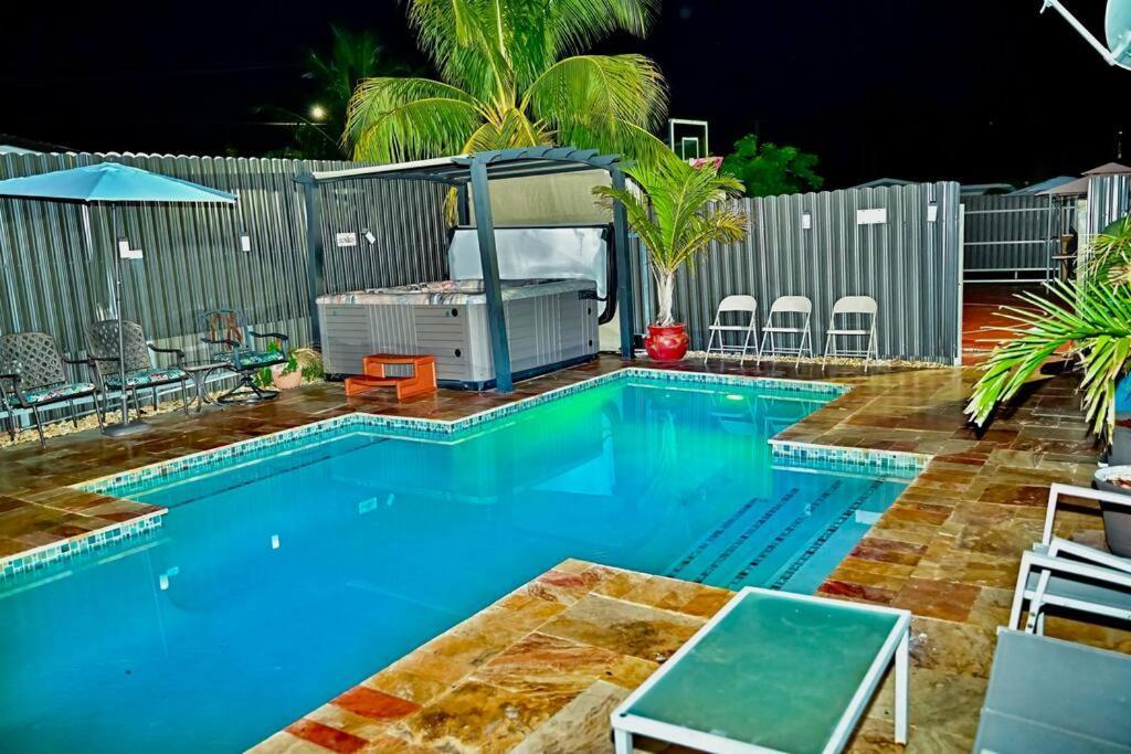 Luxury Pool Hard Rock Stadium 5 Mins Away Villa