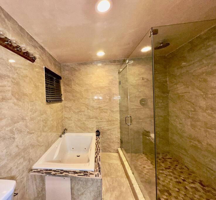 Villa Luxury Pool Hard Rock Stadium 5 Mins Away Miami