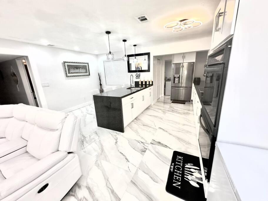 Luxury Pool Hard Rock Stadium 5 Mins Away * Miami