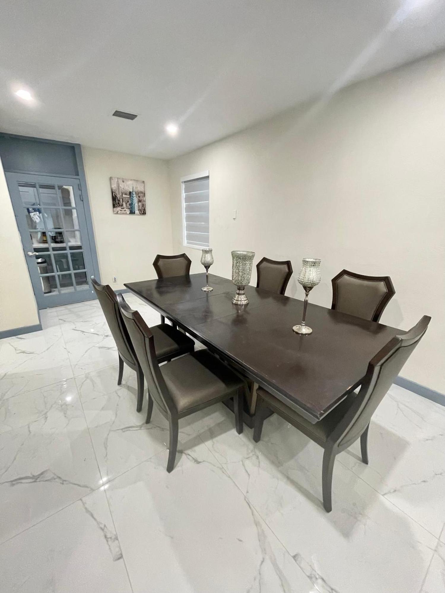 Holiday home Reywant Investments Inc Near Hardrock Casino *