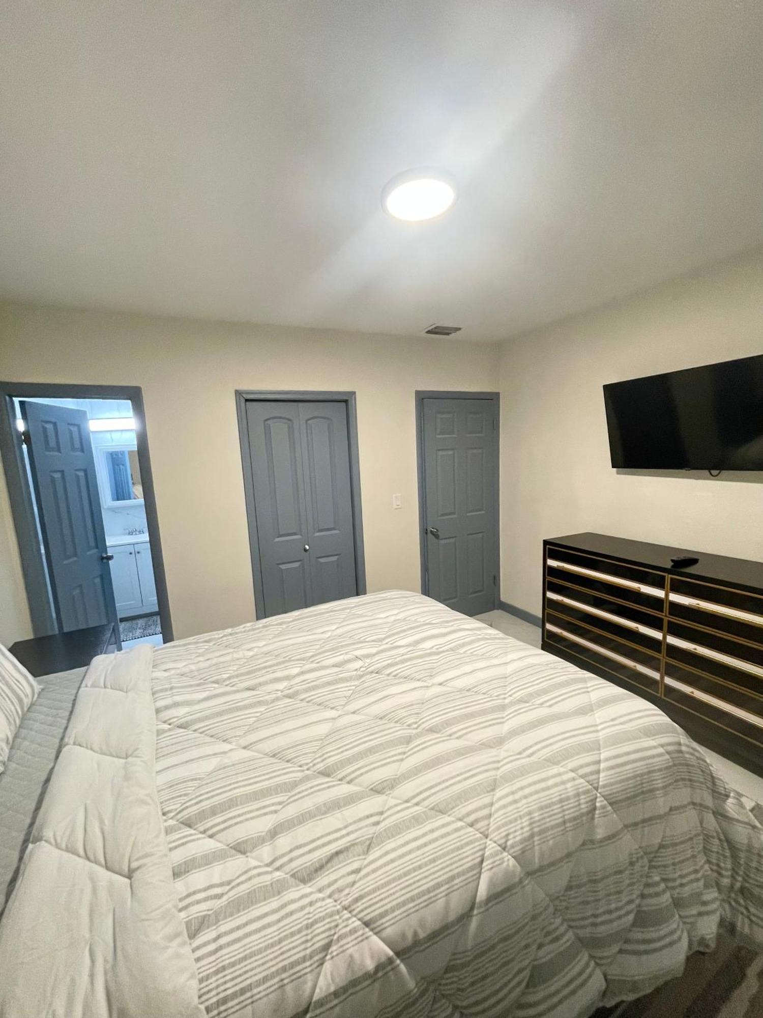 Reywant Investments Inc Near Hardrock Casino Holiday home