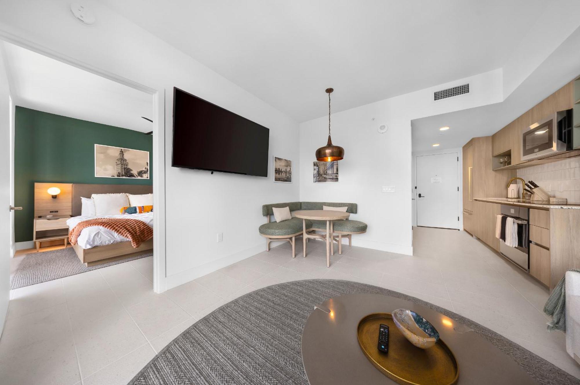 Aurora - Enjoy Magic In Our Gorgeous #2607 Miami