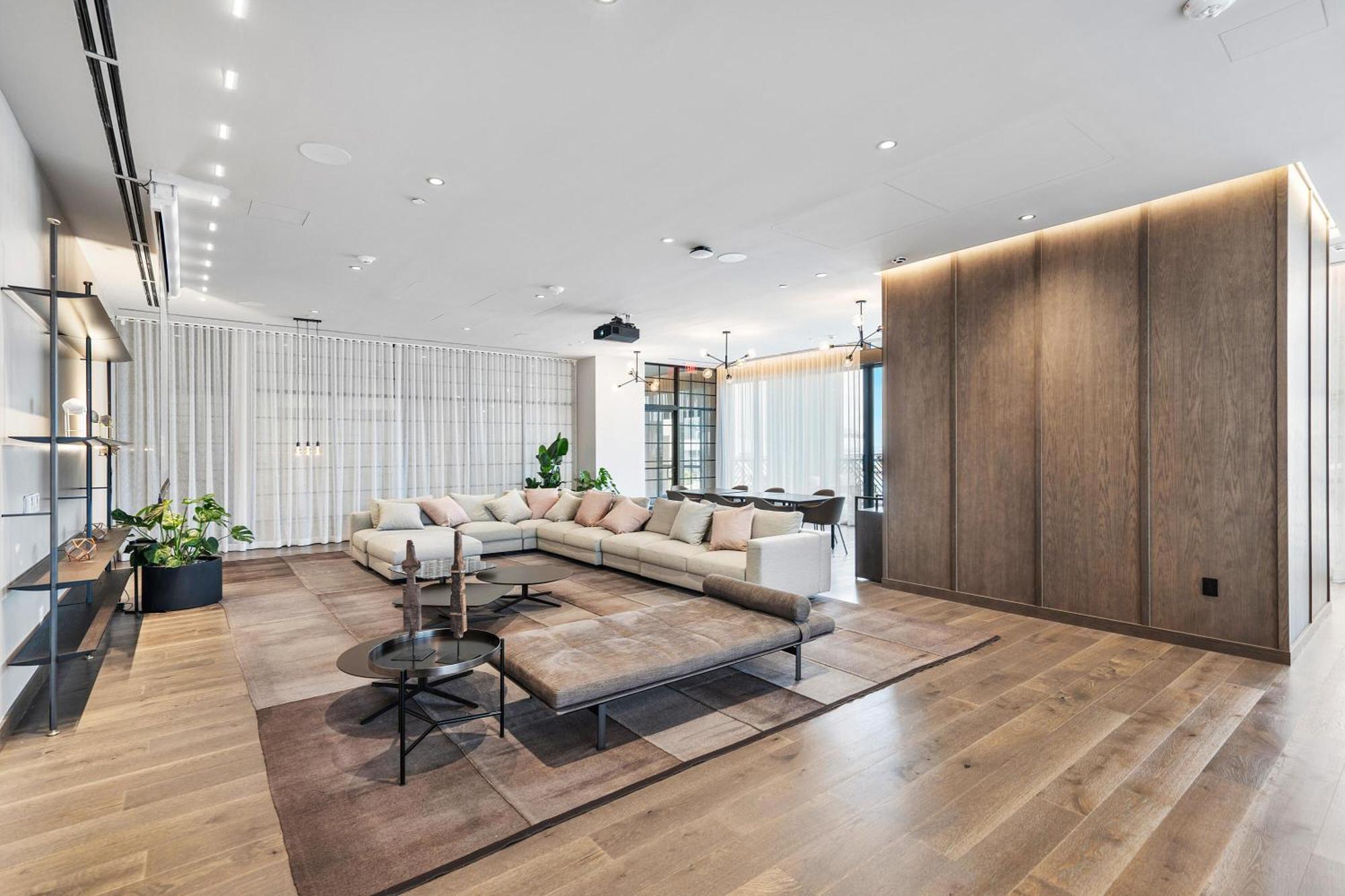 Aurora - Enjoy Magic In Our Gorgeous #2607 * Miami